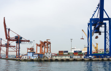 有些供應(yīng)商沒有進(jìn)出口權(quán)，無法直接買賣出口到區(qū)內(nèi)，所以要找進(jìn)出口代理公司