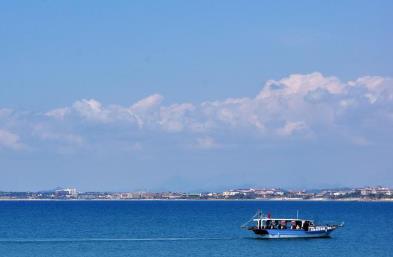 化妝品進(jìn)口報(bào)關(guān)對于促進(jìn)行業(yè)健康發(fā)展具有重要意義